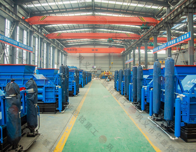 礦石輕松破碎，大幅提高生產(chǎn)效率——對(duì)輥式破碎機(jī)